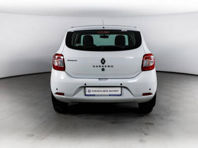 Renault Sandero 1.6 AT (102 л. с.)