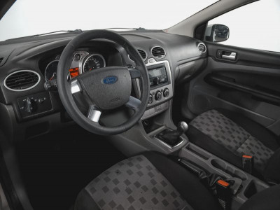 Ford Focus 1.6 MT (101 л. с.)
