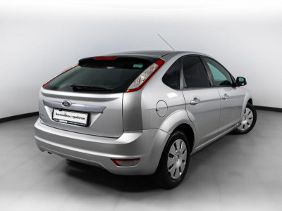 Ford Focus 1.6 MT (101 л. с.)