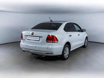 Volkswagen Polo 1.6 MPI MT (90 л. с.)