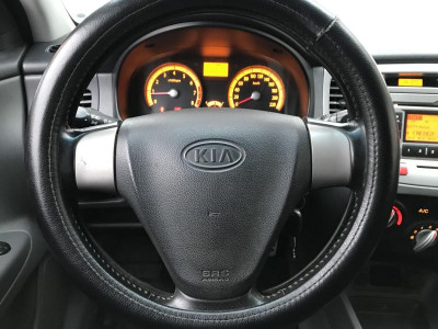 Kia Rio 1.4 MT (97 л. с.)