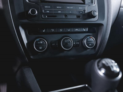 Volkswagen Jetta 1.6 MPI MT (105 л. с.)