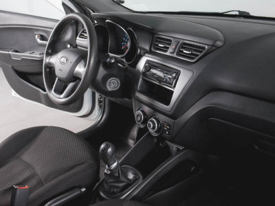 Kia Rio 1.4 MT (107 л. с.)