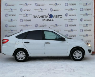 LADA Granta лифтбек 1.6 8кл MT (87 л. с.)