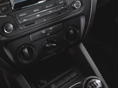 Volkswagen Jetta 1.6 MT (105 л. с.)