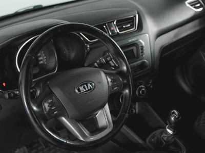 Kia Rio 1.4 MT (107 л. с.)