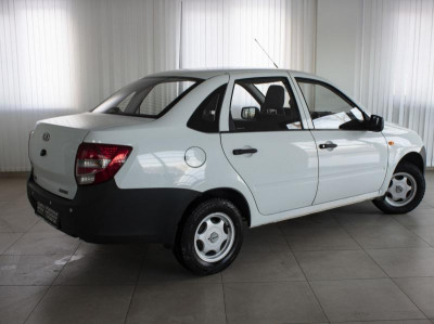 LADA Granta седан 1.6 MT 8кл (82 л. с.)