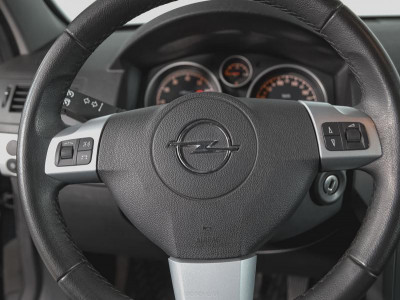 Opel Astra 1.6 MT (103 л.с.)