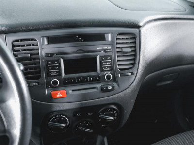 Kia Rio 1.4 MT (97 л. с.)