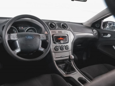 Ford Mondeo 1.6 MT (125 л. с.)