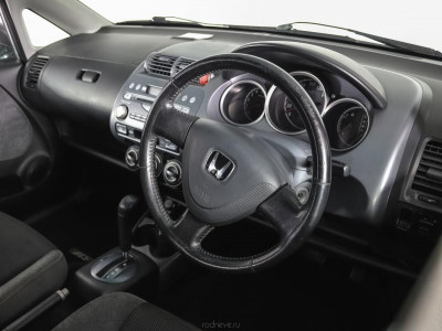 Honda Fit 1.3 CVT (86 л. с.)