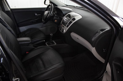 Kia Ceed 1.6 MT (122 л. с.)