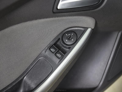 Ford Focus 1.6 MT (105 л. с.)