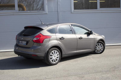 Ford Focus 1.6 MT (105 л. с.)