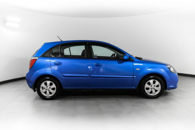 Kia Rio 1.4 AT (97 л. с.)