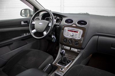 Ford Focus 1.8 MT (125 л. с.)
