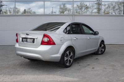 Ford Focus 1.8 MT (125 л. с.)