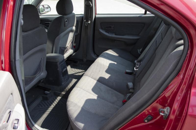 Hyundai Elantra 1.6 MT (107 л.с.)