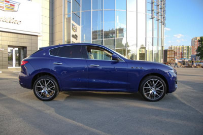 Maserati Levante 3.0 V6 AT (350 л.с.)