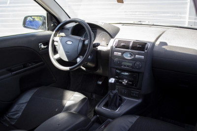 Ford Mondeo 1.8 MT (125 л. с.)