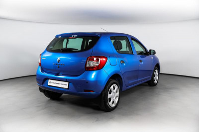 Renault Sandero 1.6 MT (82 л. с.)