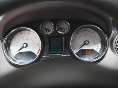 Peugeot 308 1.6 AT (120 л. с.)