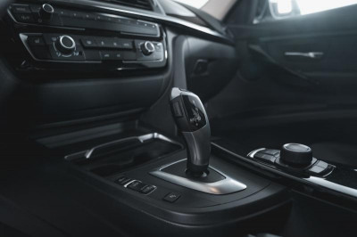 BMW 3 серия 320i AT (184 л. с.)