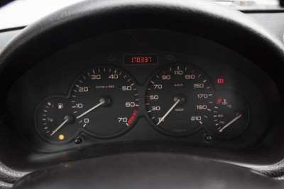 Peugeot 206 1.4 MT (75 л. с.)