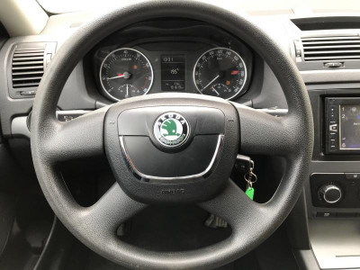 ŠKODA Octavia 1.6 MPI MT (102 л. с.)