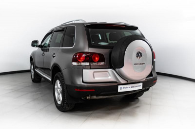 Volkswagen Touareg 3.0d AT (224 л.с.) 4WD