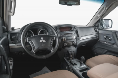 Mitsubishi Pajero 3.8 AT (250 л. с.)