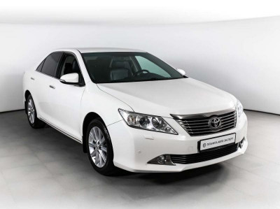 Toyota Camry 2.5 AT (181 л. с.)