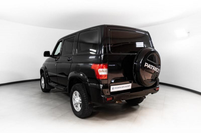 УАЗ Patriot 2.7 MT (135 л. с.)