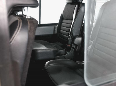 Land Rover Defender 2,4d MT (122 л.с.) 4WD