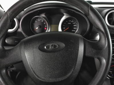 LADA Granta седан 1.6 MT 16кл (98 л. с.)