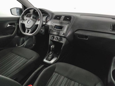 Volkswagen Polo 1.6 MPI AT (110 л. с.)