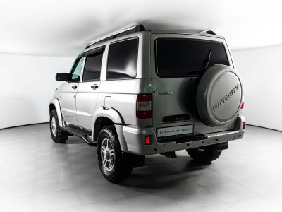 УАЗ Patriot 2.7 MT 4WD (128 л. с.)