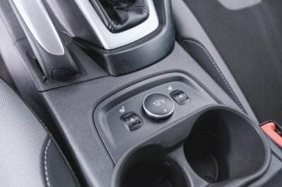 Ford Focus 1.6 MT (105 л. с.)