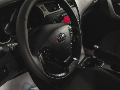 Kia Ceed 1.6 MT (129 л. с.)