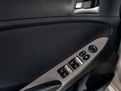 Hyundai Solaris 1.4 MT (107 л. с.)