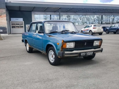 LADA 2105 1.6 MT (75 л. с.)
